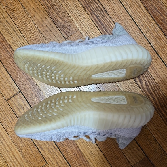Yeezy Boost 350 V2 - Picture 4 of 4